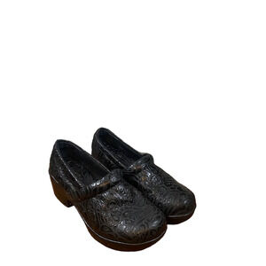 Born BOC Women’s Black Leather Professional Floral Clogs Size 7